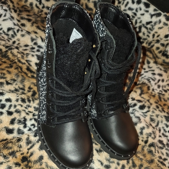 Sorel Boots - Picture 12 of 16